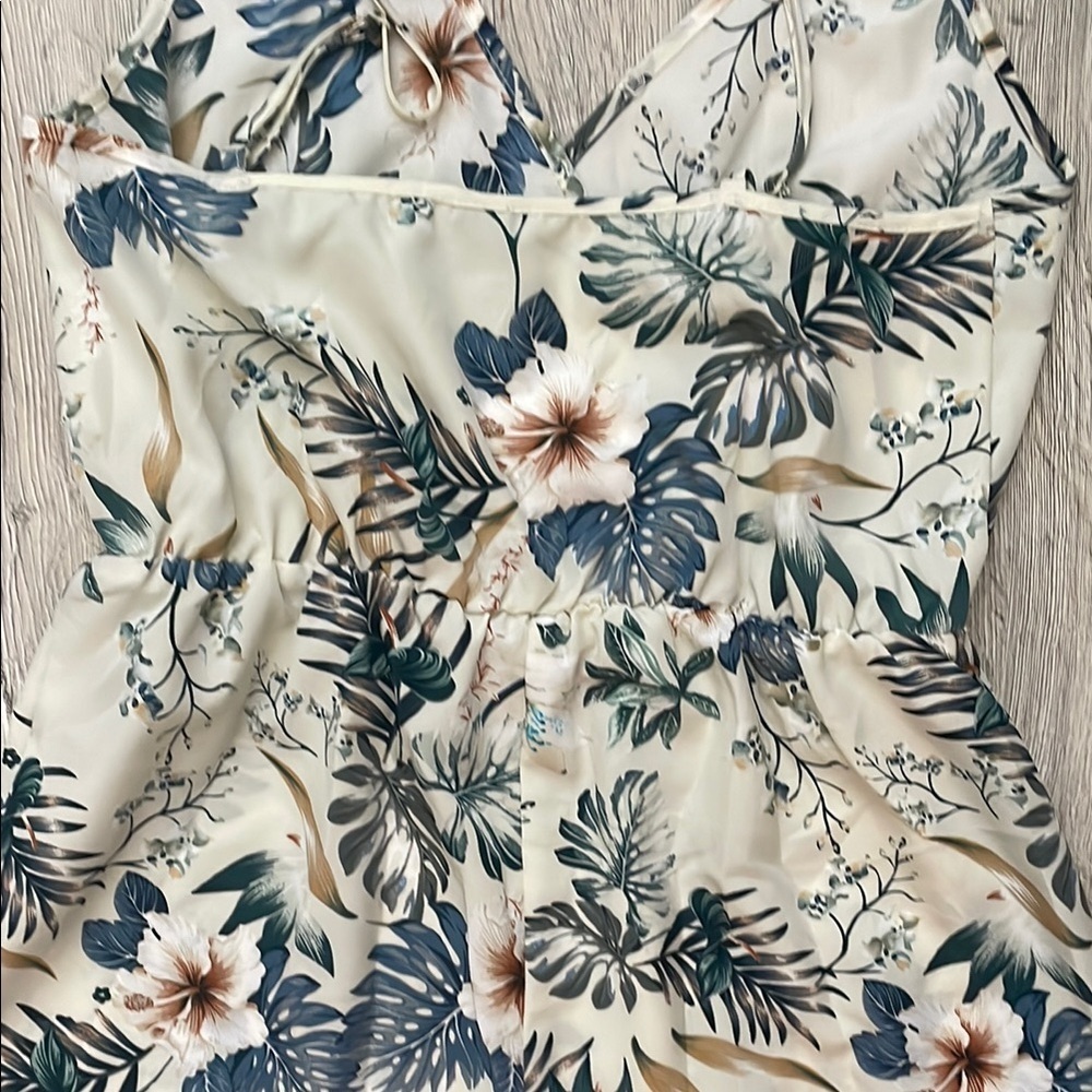 Tropical Floral Print Romper - Picture 7 of 8